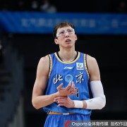 bob半岛体育官方网站-难救主！周琦4中4拿到13分10板 罚球8中5
