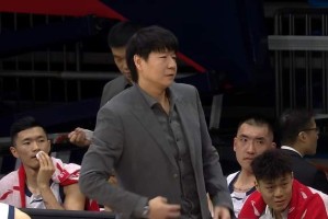 bob半岛体育-疯狂打铁+情绪失控！山东男篮客场85-93不敌广州，这球输得真闹心